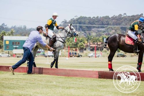 Opening-Day-2014-San-Diego-Polo-Club-First-Ball-Throw-In-Land-Rover